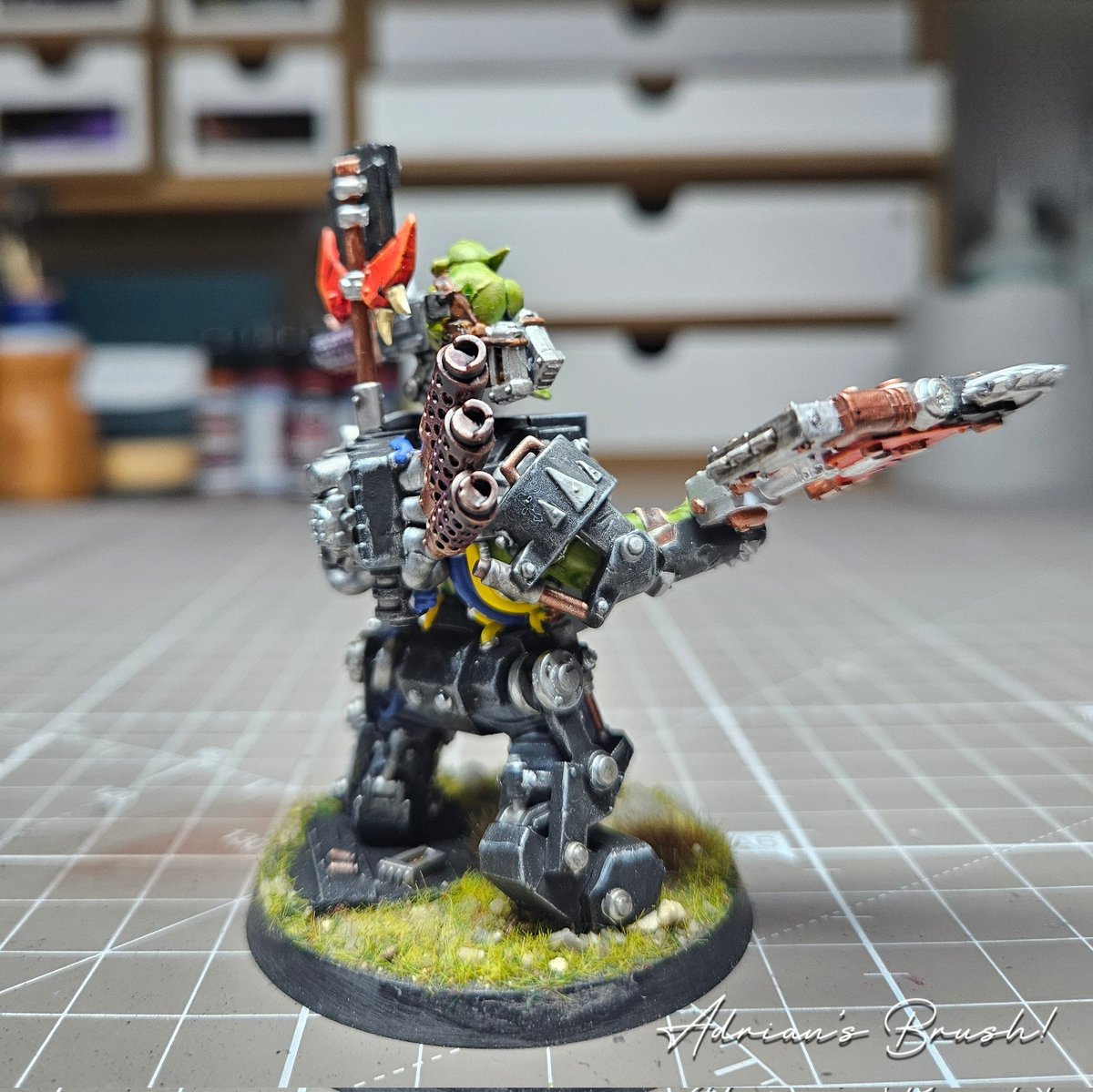 "WAAAGH" 🤘

My first finished Ork, what do you think....

#warhammer #warhammer40k #ORKS #waaagh #miniatures #miniaturepainting #miniatureart