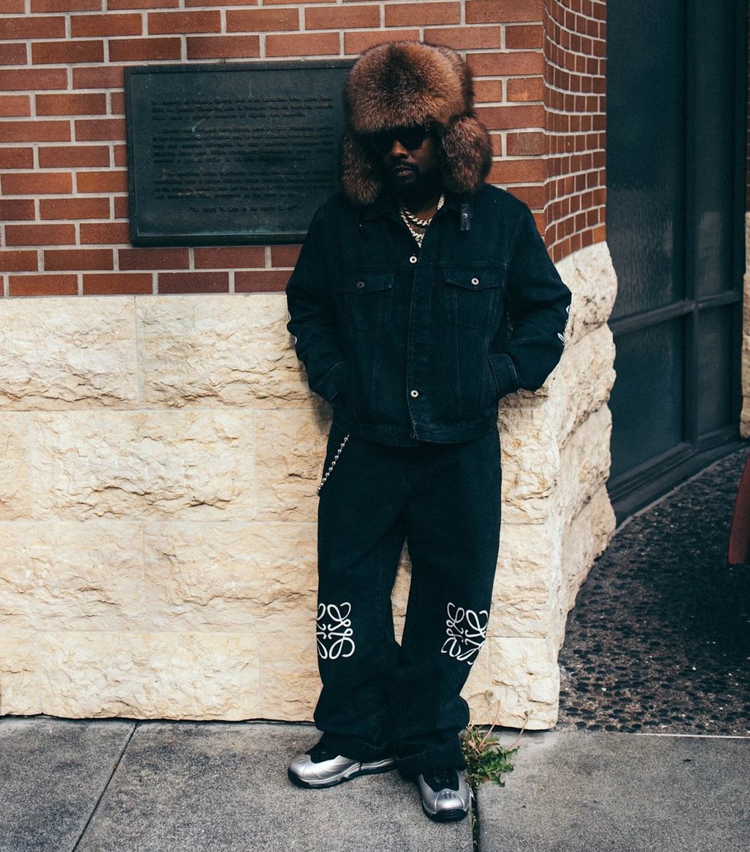 nike total air foamposite max on feet