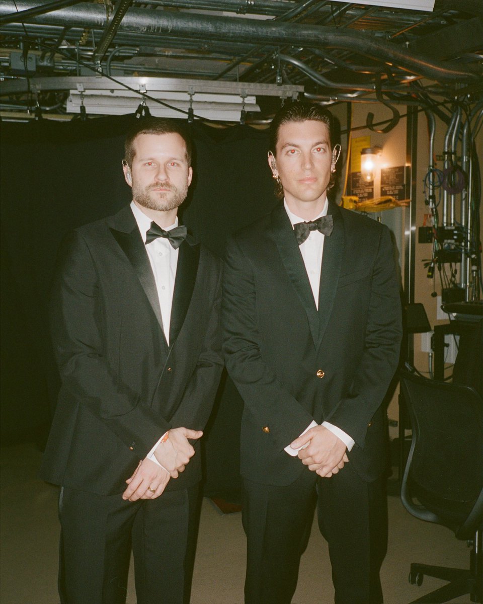 thisisLANY's tweet image. our symphonic era 😭 thank you for the unforgettable honor of performing with u @natsymphonydc thank you to our family, friends, and amazing fans for showing up for us. thank you @codyfry for your generational brilliance. and thank you @versace for dressing us ❤️‍🔥