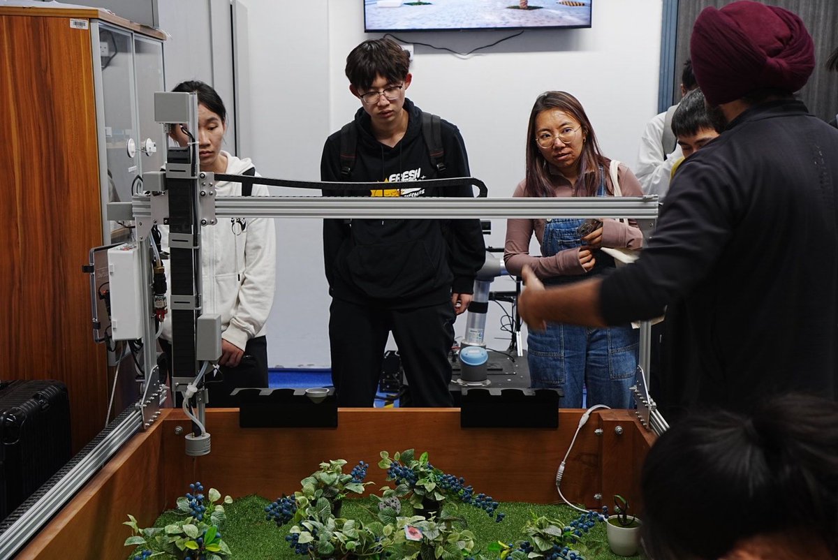 Tsinghua_Uni's tweet photo. Our #NextGen believes that #AI weaves together #humanities, #art, and #philosophy! In collaboration with four universities in KSA and the UAE, they explored new possibilities by visiting #roboticslabs and discussing insights with industry experts. @_KSU @mbzuai https://t.co/S2wfE5PeVp