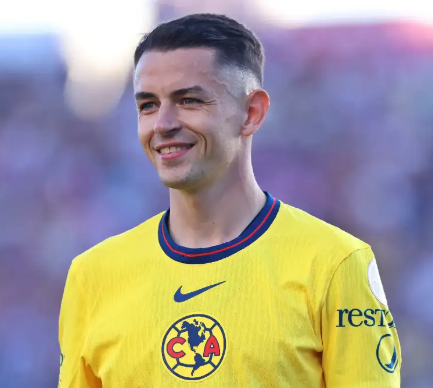 ¿A quién prefieres como el 10 de tu equipo?

❤️ James Rodríguez
🔃 Álvaro Fidalgo