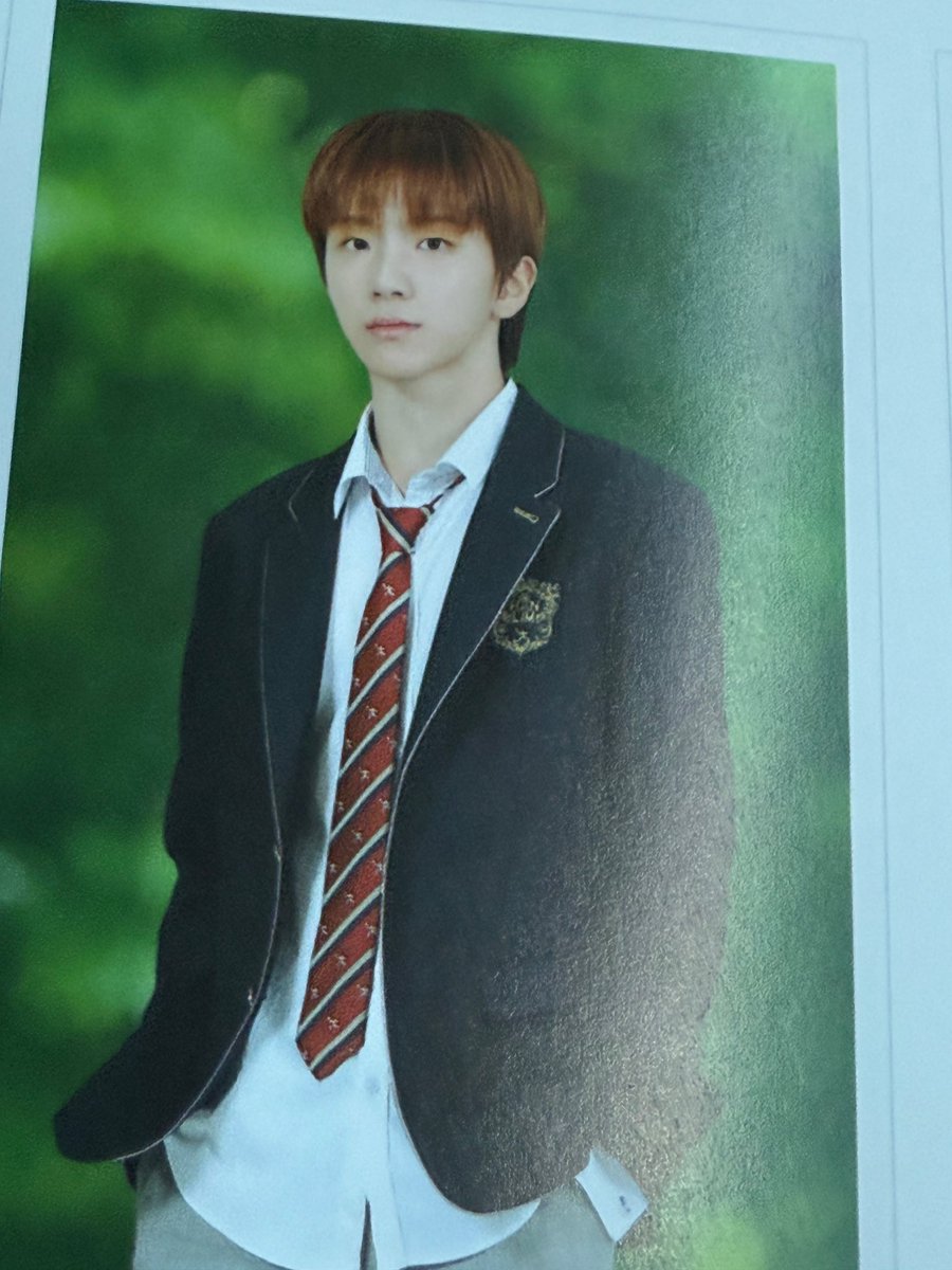 yeerning's tweet image. OFFICIALLY LULUS BROOOOOOO. foto buku tahunannya pas rambut gua warna chesnut