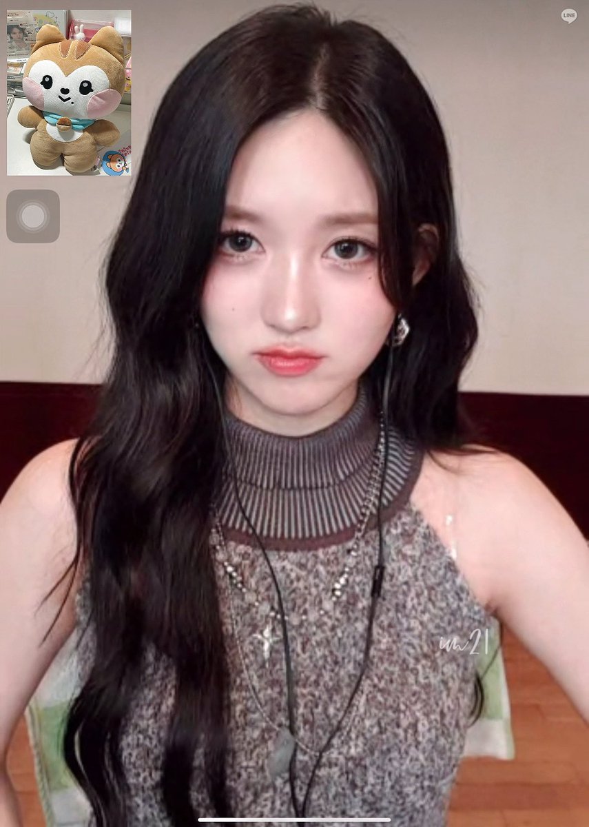 callmemily21's tweet image. 250215 IVE EMPATHY SW VIDEO CALL

너무 예쁘다!
#GAEUL #가을 #IVE #아이브 #김가을 #ガウル