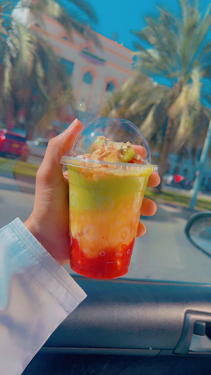 *أؤمن بقوّة الكلمة ، أؤمن بوقعها وأثرها 
*فكم من كلمة أنارت دربًا  و أسعدت قلبًا
*و بدّدت حُزنًا و أضاءت فكرةً و كم من كلمة حطّمت نفسًا، و أطفأت أملاً ، و كدّرت يومًا 
*و أخفتت هِمّة . اختَر كلمتك بعناية 
*و اعلم بأن تأثيرها أبعد مما تظنّ 
*فليُسعِد النُطق إن لم تُسعِد الحالُ !*