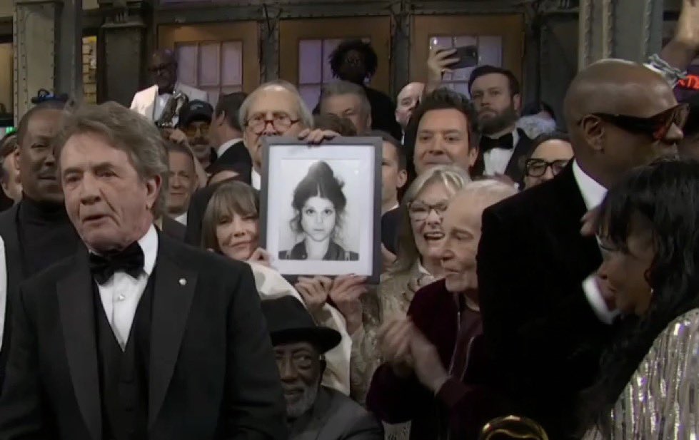 kennysroys's tweet photo. They made sure their girl got there 🥺😭🥺
#SNL50thAnniversary #SNL50 https://t.co/D93kuu9VIb