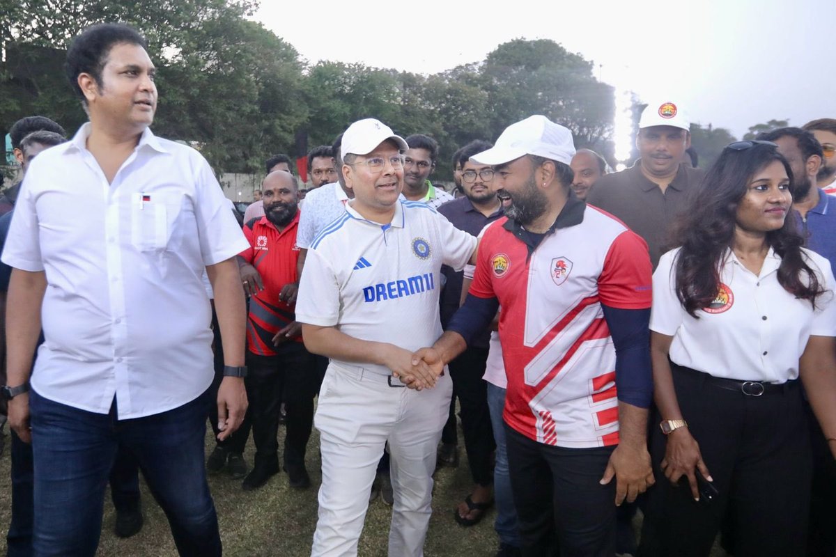 iamyournaveen's tweet photo. Feeling honored to receive heartfelt wishes from our beloved boss for our outstanding performance in this tournament! Grateful for the recognition and support - it truly means a lot to us! #sabsannan
#dmksports https://t.co/ItRdMyhtkH