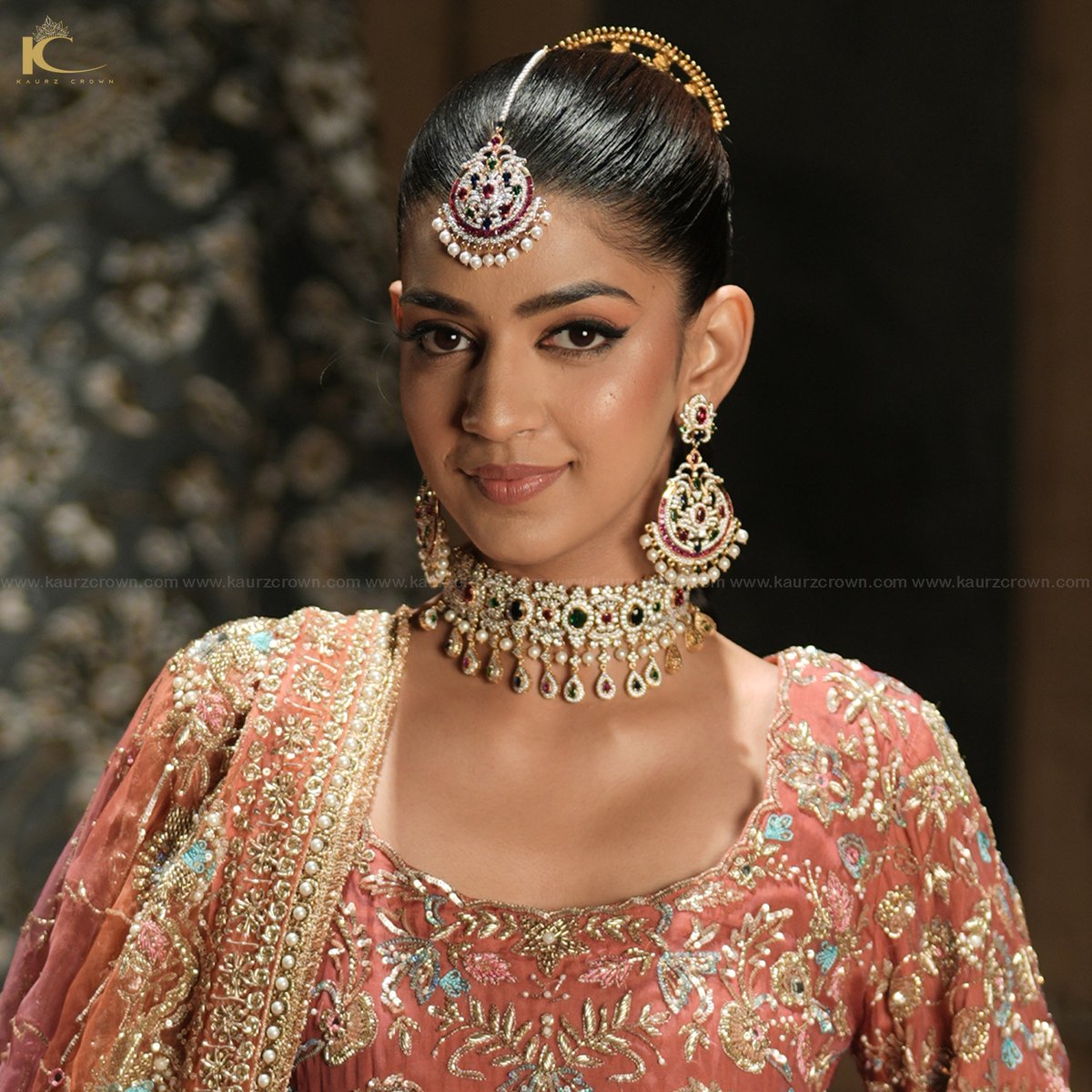 kaurzcrownjewel's tweet image. Zeenat Diamond Choker Set Silver Base Gold Plated Designer: KAURZ CROWN 
WhatsApp on +919888298050
#chokerset #earrings #tikka #diamondjewellery