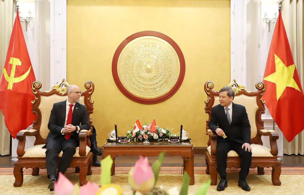 Ambassador Steil met with Chief Justice Lê Minh Trí to discuss🇨🇦🇻🇳 growing collaboration in the justice sector. Through knowledge exchange and institutional partnerships, we are working together to promote inclusive governance and improve access to justice for all. ⚖️
1/2