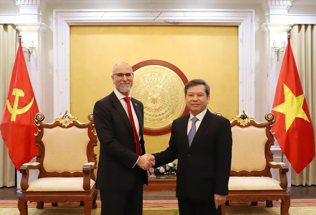 L'ambassadeur Steil a rencontré le juge en chef Lê Minh Trí pour discuter de la collaboration croissante entre 🇨🇦🇻🇳dans le secteur de la justice.
1/3