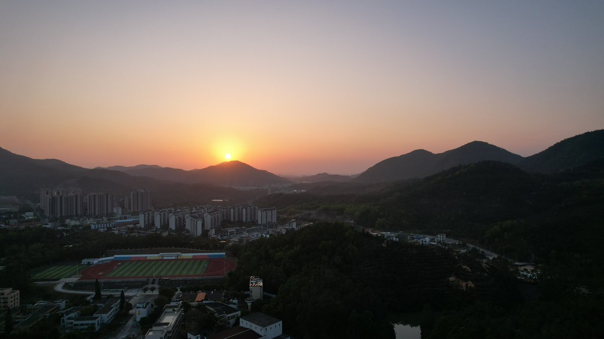 今天不打飞机，改遛飞机