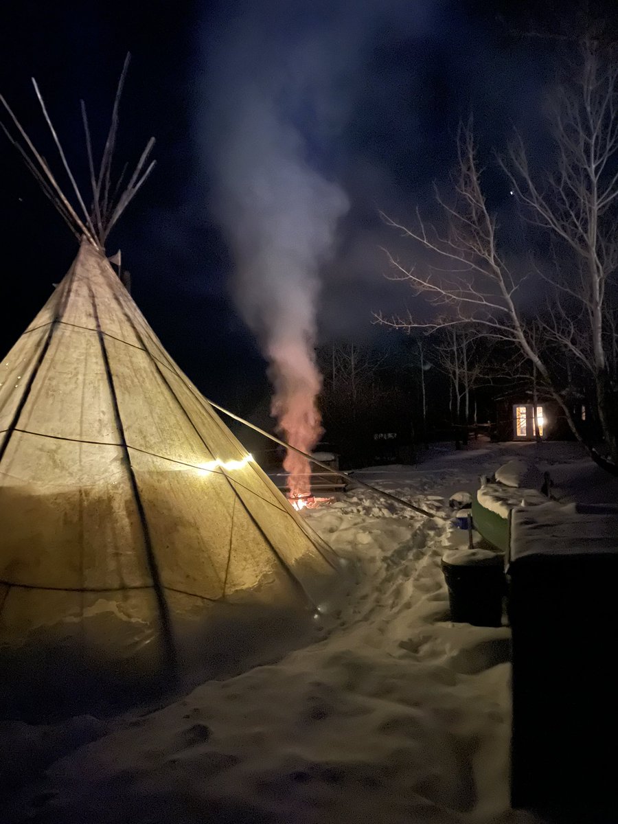 B_Mirasty's tweet photo. Caught the northern lights tonight -34 Celsius. #northernlights #Auroraborealis #green #coldweather #winter2025 #nehiyaw #treaty6 https://t.co/AtnWyWanFj
