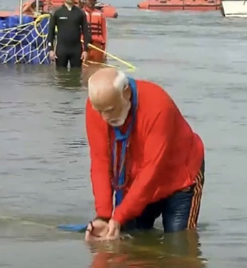 chetansha_'s tweet image. Ram teri Ganga maili ho gayi
Paapiyon ke paap dhote dhote 
#paapi
#Ganga
#Mahakumbh