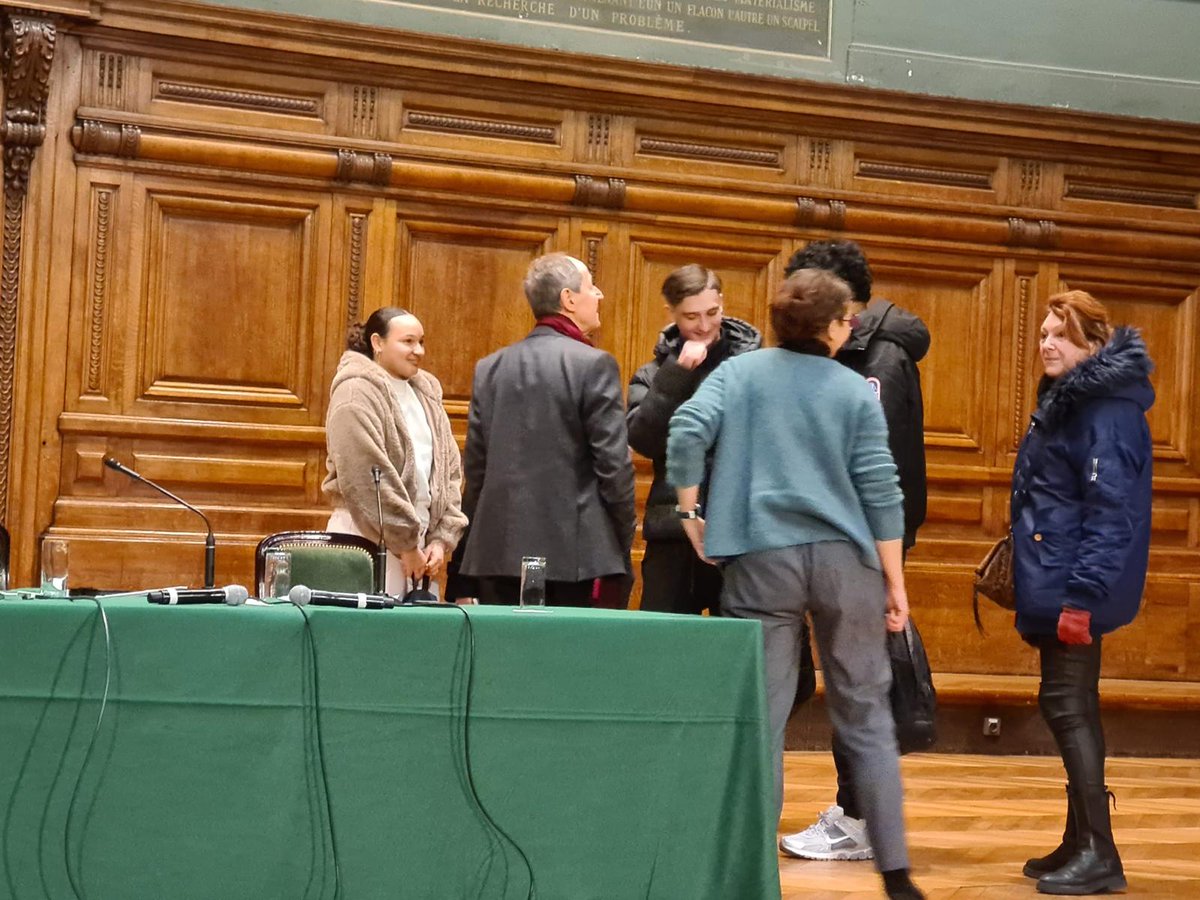 Lycée De Villaroy (@lvillaroy) on Twitter photo Les élèves de TSTMG1 ont eu l'honneur et la chance de pouvoir assister à la conférence de Pierre-Michel Menger à <a href="/Sorbonne_Univ_/">Sorbonne Université</a> sur le thème "Talents, les dessous d’un mot à succès". Un moment très apprécié et des élèves conquis. Merci <a href="/acversailles/">Académie de Versailles</a> pour cette invitation ! Les élèves de TSTMG1 ont eu l'honneur et la chance de pouvoir assister à la conférence de Pierre-Michel Menger à <a href="/Sorbonne_Univ_/">Sorbonne Université</a> sur le thème "Talents, les dessous d’un mot à succès". Un moment très apprécié et des élèves conquis. Merci <a href="/acversailles/">Académie de Versailles</a> pour cette invitation !