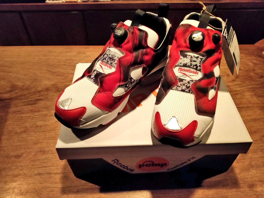 BarPleasure's tweet photo. Koshi Inaba×Reebok INSTAPUMP FURY 94 MAGMA<B'z PARTY限定モデル>到着！

こないだ来たMAGMAのオレンジは交換に出したのでこちら来るのを待ってました😎

オープンしております😊

#bz #bzbar #barpleasure #京都 #koshiinaba #reebox #instapump https://t.co/pupfJwBp26