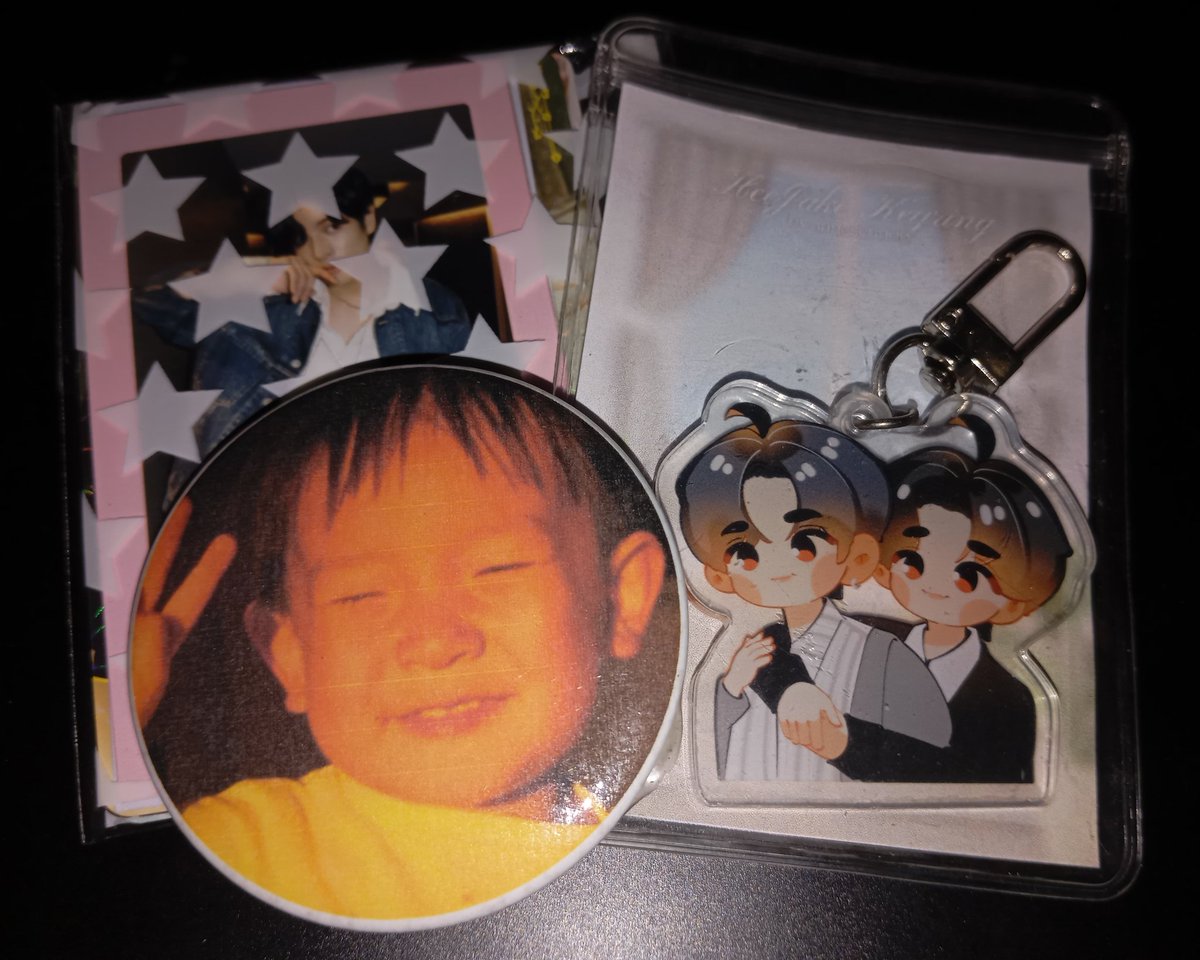 imeeerin's tweet photo. from... @RamyeonzHub 🦋

Hello !! I received the heejake keyring na po and super cutie niya ! Dagdag na naman sa collections ko hehe ang cutie rin ng button pin ueueu 😭
#wini_erin

#Love_RH https://t.co/VlW45C7zhV