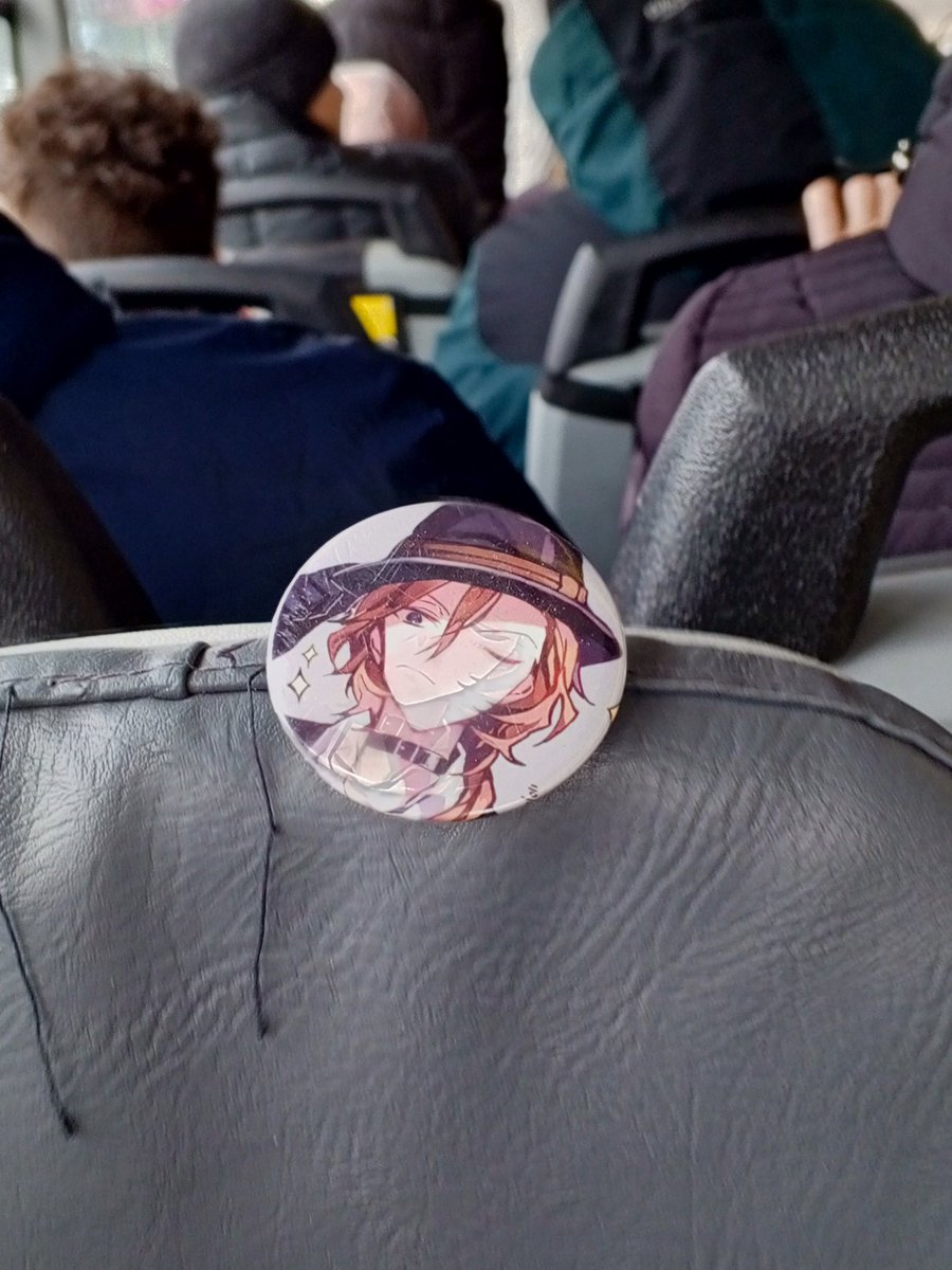 yourdazai's tweet photo. Едем с Чуей в автобусе домой, а тут такой сюрприз. Есесна я её спиздил https://t.co/3Nh2cEHYk1