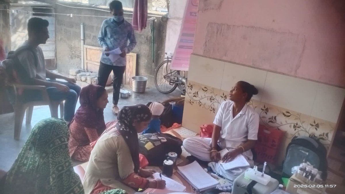 UHWCRCOLONY's tweet photo. બુધવાર : K-49 આહીર વાસ યાદવ નગર કર્ગો ,ગાંધીધામ ખાતે મમતા દિવસ ની ઉજવણી કરવામાં આવી... ડો. નીશીત સુથાર અને ડો. કે એચ ગૌસ્વામી દ્વારા વિસીટ કરવામાં આવી અને જરૂરી માર્ગદર્શન આપવામાં આવ્યુ...FHW છાયા બેન દ્વારા ANC CARE PNC CARE અને રસીકરણ કરવામાં આવ્યું...mpw આનંદભાઈ એ હાજરી આપી .. https://t.co/Utz4HhuRw9