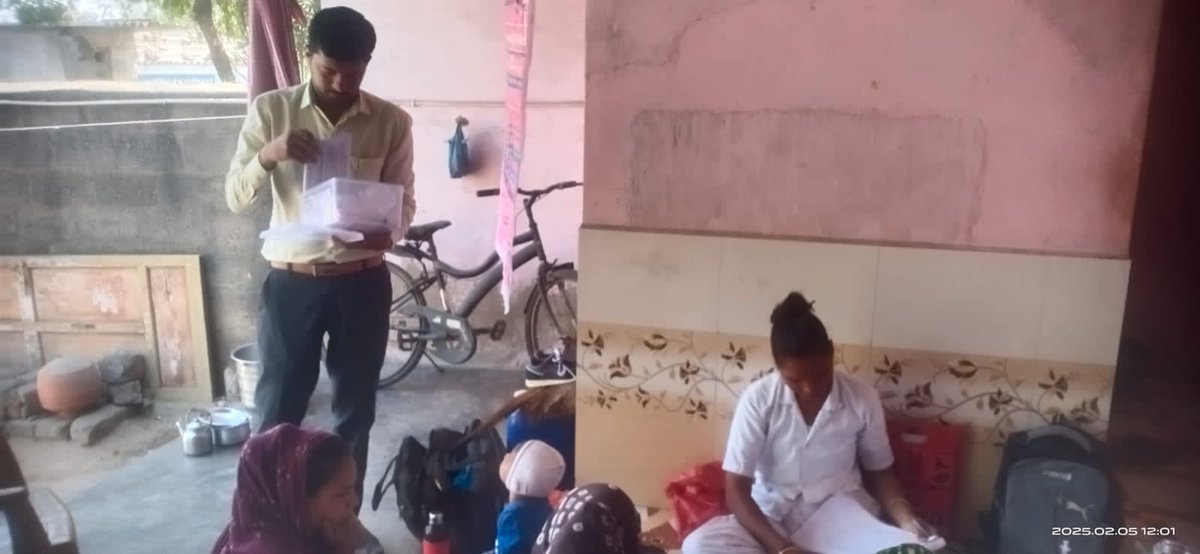 UHWCRCOLONY's tweet photo. બુધવાર : K-49 આહીર વાસ યાદવ નગર કર્ગો ,ગાંધીધામ ખાતે મમતા દિવસ ની ઉજવણી કરવામાં આવી... ડો. નીશીત સુથાર અને ડો. કે એચ ગૌસ્વામી દ્વારા વિસીટ કરવામાં આવી અને જરૂરી માર્ગદર્શન આપવામાં આવ્યુ...FHW છાયા બેન દ્વારા ANC CARE PNC CARE અને રસીકરણ કરવામાં આવ્યું...mpw આનંદભાઈ એ હાજરી આપી .. https://t.co/Utz4HhuRw9