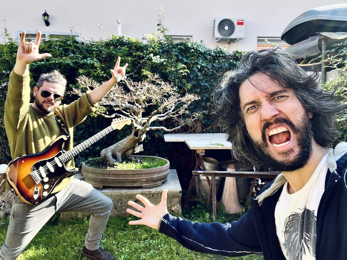 In versione bonsai (due su quattro) festeggiamo i dieci anni esatti dalla nostra partecipazione a <a href="/SanremoRai/">Festival di Sanremo</a> con un concerto in Germania all’ #SO36 di Berlino insieme ai fantasmagorici #Talco e i mitici <a href="/Punkreas_Band/">Punkreas</a> venerdì 7 febbraio! 🇩🇪 🩷🤘