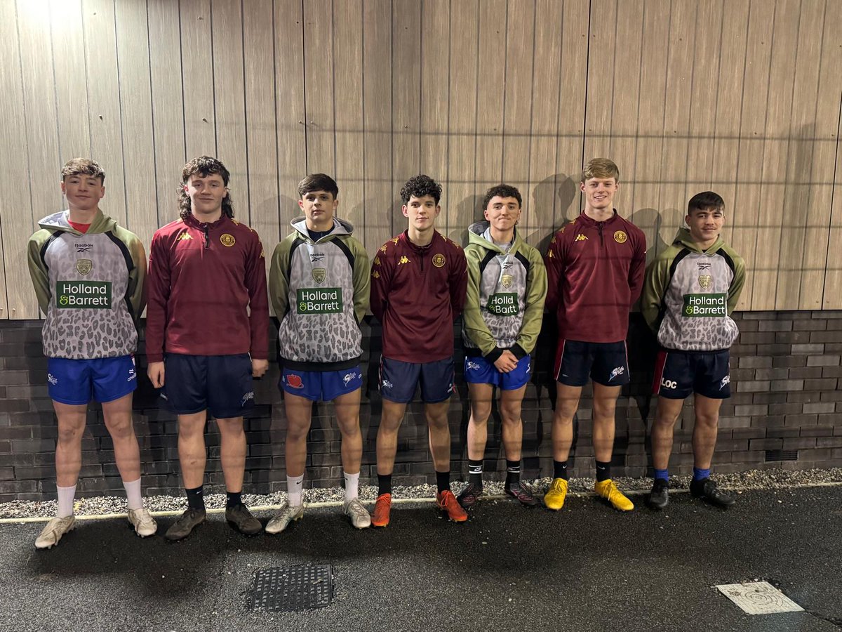 ShevingtonShark's tweet photo. Congrat's to the lads from the 15's who started Scholarships at @WiganWarriorsRL &amp; @LeighLeopardsRL , here with Coaches Lee Jewitt &amp; Paul Santus, L-R Oliver Sumner, Sonny Astley, Owen Santus, George McDermott, Lucas O'Connor, Lucas Read &amp; Fin Swann #thehardworkbegins
🔵🔴⚪🦈🦈🦈 https://t.co/TVtl0vZiXQ