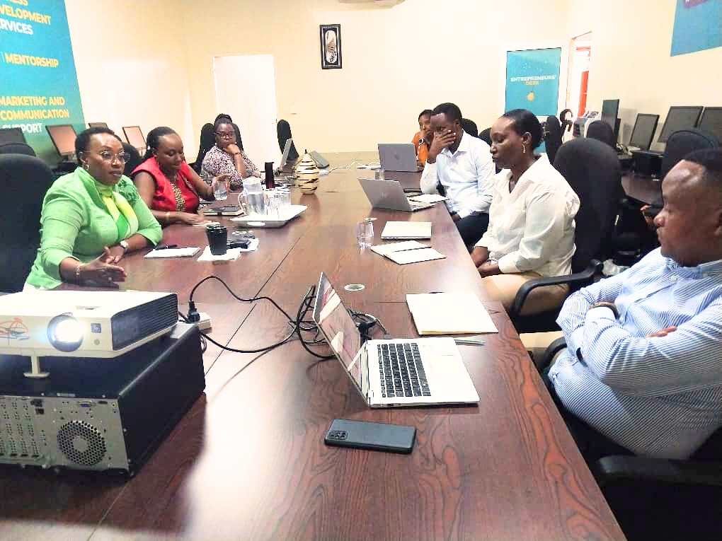 PSF_Specialized's tweet image. On 04/02/2025, PSF Specialized Cluster held two key sessions: a Board Meeting and a working session with TradeMark Africa under the #VIBEProgram, focusing on horticulture, meat, piggery, poultry, and honey value chains @PSF_Rwanda @TradeMarkAfrica @ITC_SheTrades @ITCnews