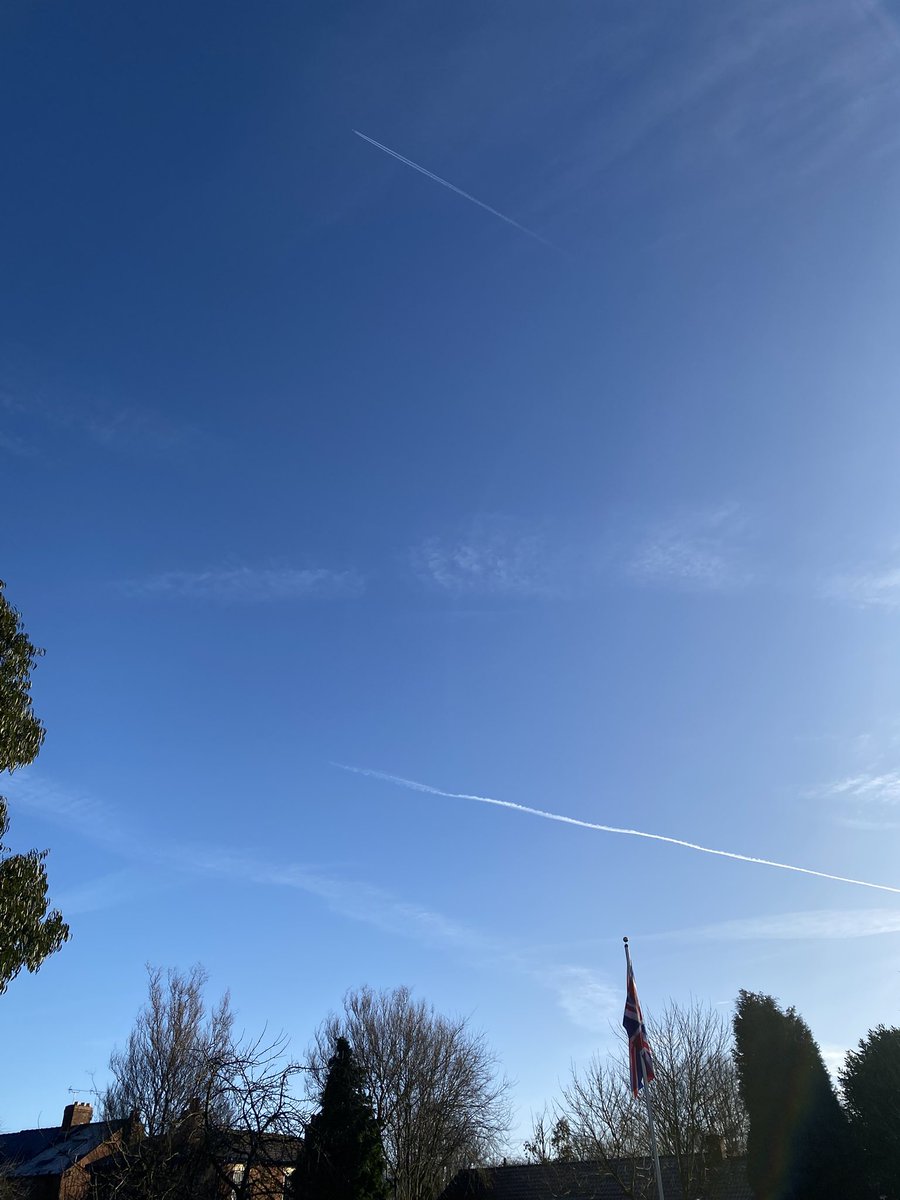 KierenAllen2's tweet photo. Enjoying the sun whilst I can… 😟 https://t.co/inOLwkJqUh