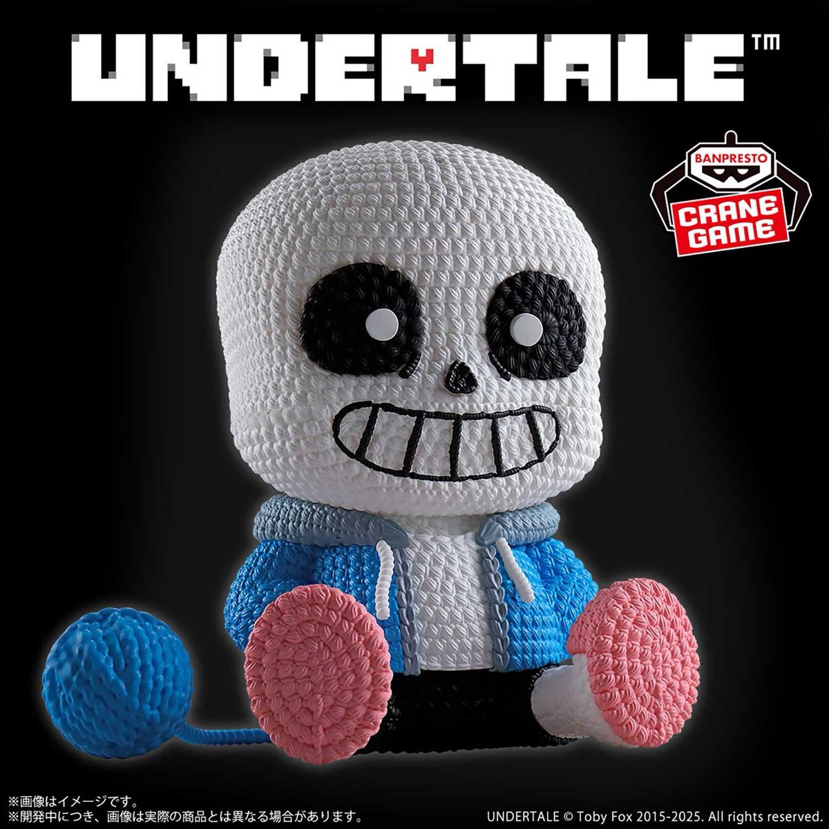 TAITO's tweet photo. ヘンテコなストーリー＆システムで
カルト的人気を誇るインディゲーム
『#UNDERTALE』より
大人気の『#サンズ』が登場💀

日本あみぐるみ協会が監修し
毛糸の繊維やまるいフォルムを再現した
"あみこっと"シリーズより登場です✨

UNDERTALE
あみこっと～サンズ～
https://t.co/Y0EpmubyfQ https://t.co/MEw2rX0Nw4