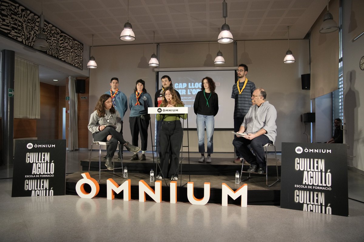EFGuillemAgullo's tweet photo. Les entitats educatives i l'@efguillemagullo presentem "Cap lloc per l’odi. Guia pràctica per a l'associacionisme educatiu", elaborada de la mà d'@eduxarxa.  

📥 https://t.co/MDYiYFfPOb👇 https://t.co/1iKWd8rQuU