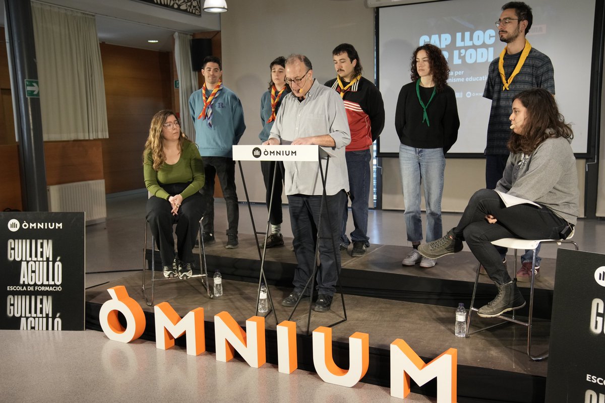 Escola de Formació Guillem Agulló (@efguillemagullo) on Twitter photo 💬 <a href="/XavierAntich/">Xavier Antich</a>: "La guia neix del convenciment que l'associacionisme educatiu és per un dels instruments més poderosos de la societat civil per protegir-se, en defensa de la identitat col·lectiva i nacional, de la llengua i la cultura catalanes". 💬 <a href="/XavierAntich/">Xavier Antich</a>: "La guia neix del convenciment que l'associacionisme educatiu és per un dels instruments més poderosos de la societat civil per protegir-se, en defensa de la identitat col·lectiva i nacional, de la llengua i la cultura catalanes".