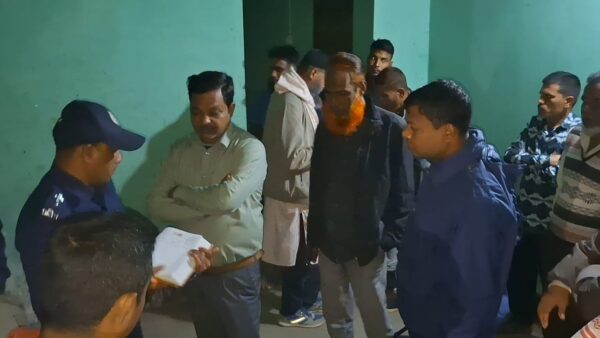 ছাত্রাবাস থেকে যুবকের মরদেহ উদ্ধার