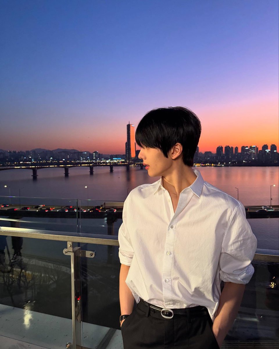 myfebfifth's tweet photo. sunset and jisung 🧡🌇 https://t.co/JRylGwdiAQ