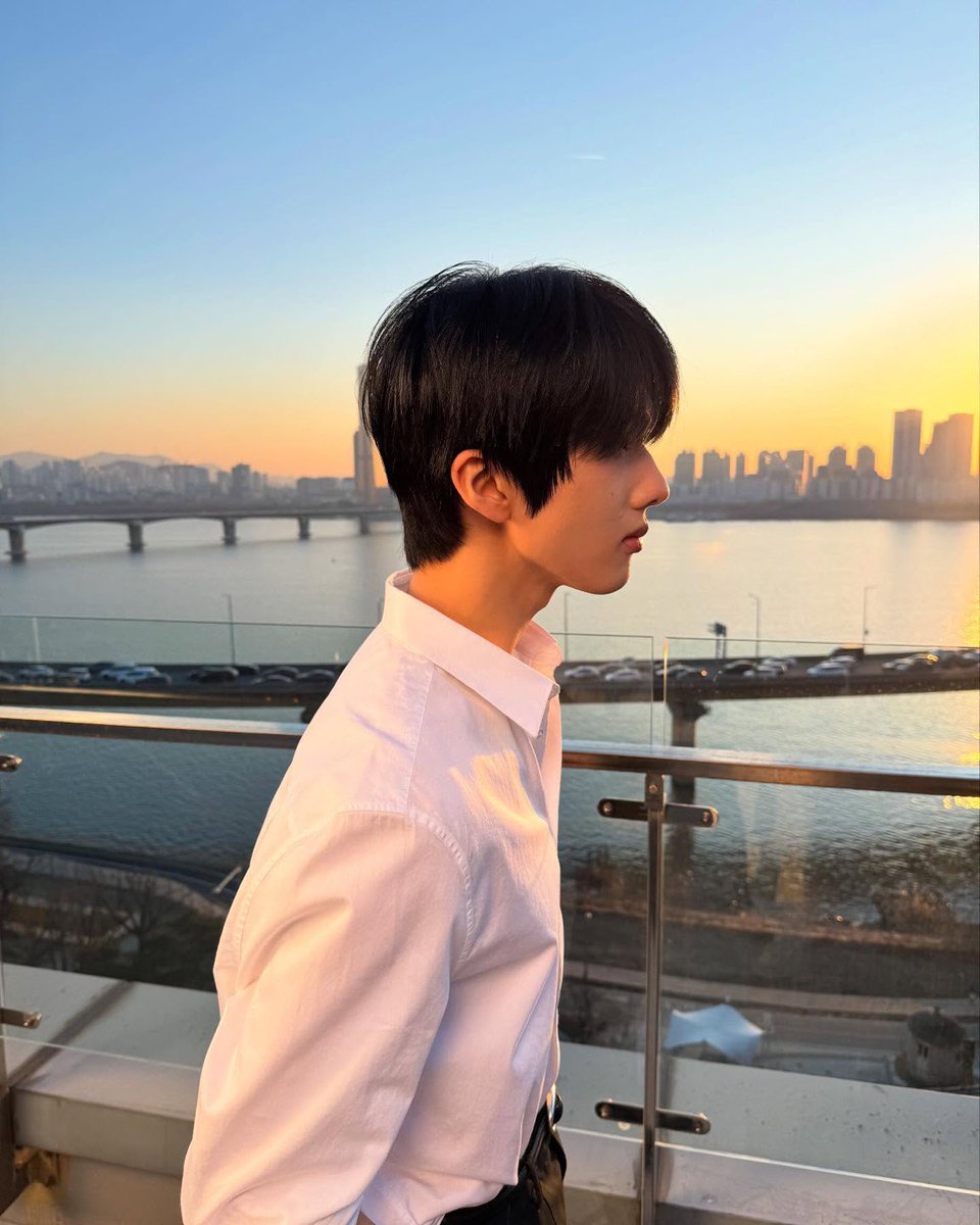 myfebfifth's tweet photo. sunset and jisung 🧡🌇 https://t.co/JRylGwdiAQ