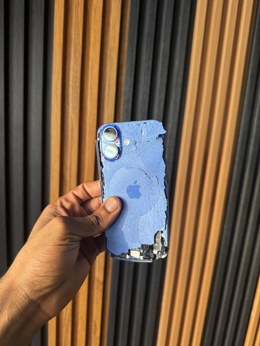 HALAL__GLOBAL's tweet photo. Guess what happend to this phone and win 100k 😂 https://t.co/jUYDANsgjA