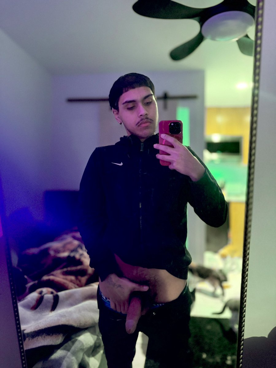 lowkz_adrian's tweet photo. Y’all like uncut Latinos or cut ? Anyways come get on your knees and let me face fu*k you 🤤😩 #Chudai #GRAMMYs #latino #mexican #uncut @SneakyLinkLA @SoCalCucklist @CuckList #cucklista https://t.co/siIpgatazQ
