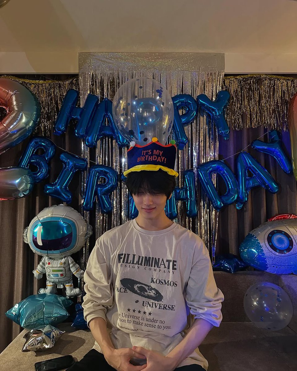 nct_menfess's tweet photo. HAPPY JISUNG DAY nct!
#우리의_띵_지성아_생일축하해
#23StarsForJisung https://t.co/g8NPHp7kWj