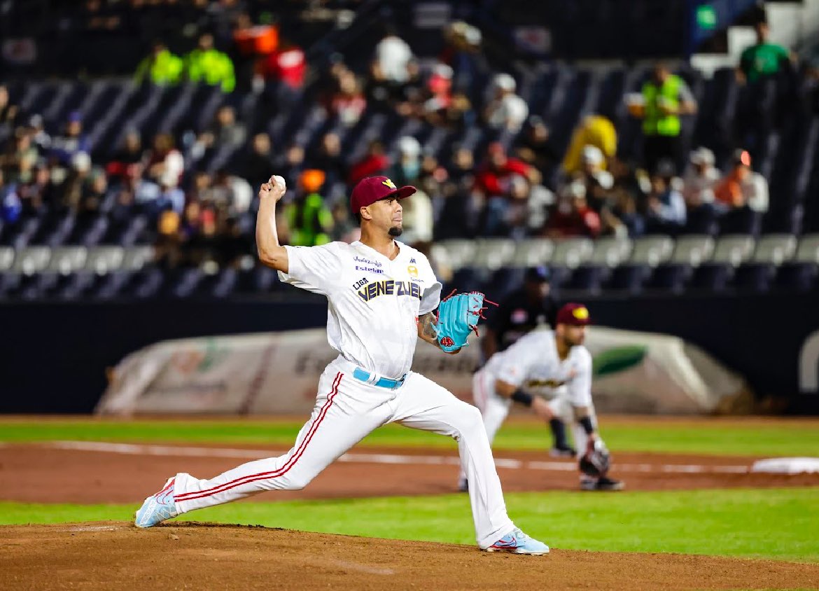 ¡JESÚS VARGAS SE VISTIÓ DE GLORIA!

El venezolano Jesús Vargas (Cardenales de Lara) se metió al libro de récords al convertirse en el tercer pitcher que lanza juego sin hit ni carrera en la historia de la Serie del Caribe.

Vargas, que en el verano lanza con <a href="/Pericos_Oficial/">Pericos de Puebla</a>, se