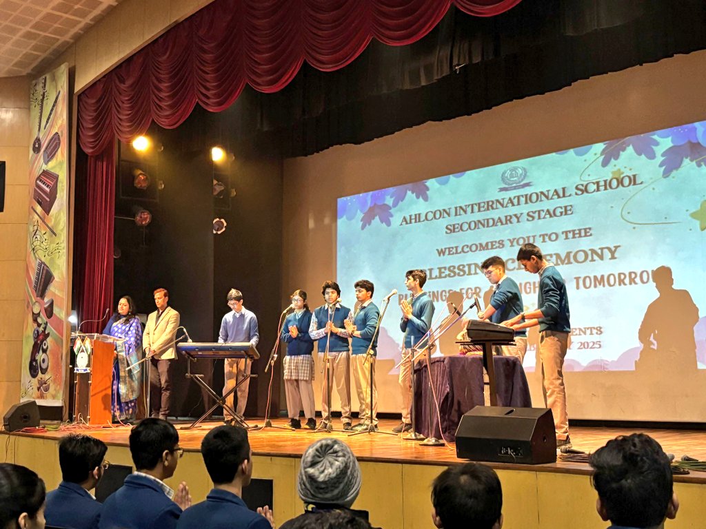 एहल्कॉन इंटरनेशनल स्कूल में कक्षा दसवीं के विद्यार्थियों के लिए आयोजित 'आशीर्वाद समारोह' सफलतापूर्वक संपन्न हुआ। तिलक समारोह से लेकर प्रेरणादायक वीडियो, अनुभव साझा करने और प्रधानाचार्य के प्रेरणादायक शब्दों तक, हर क्षण यादगार रहा। <a href="/ashokkp/">Ashok Pandey</a> <a href="/y_sanjay/">Sanjay Yadav</a> <a href="/pntduggal/">PUNEET DUGGAL</a> <a href="/kandhari_ekta/">Ekta  Kandhari</a>