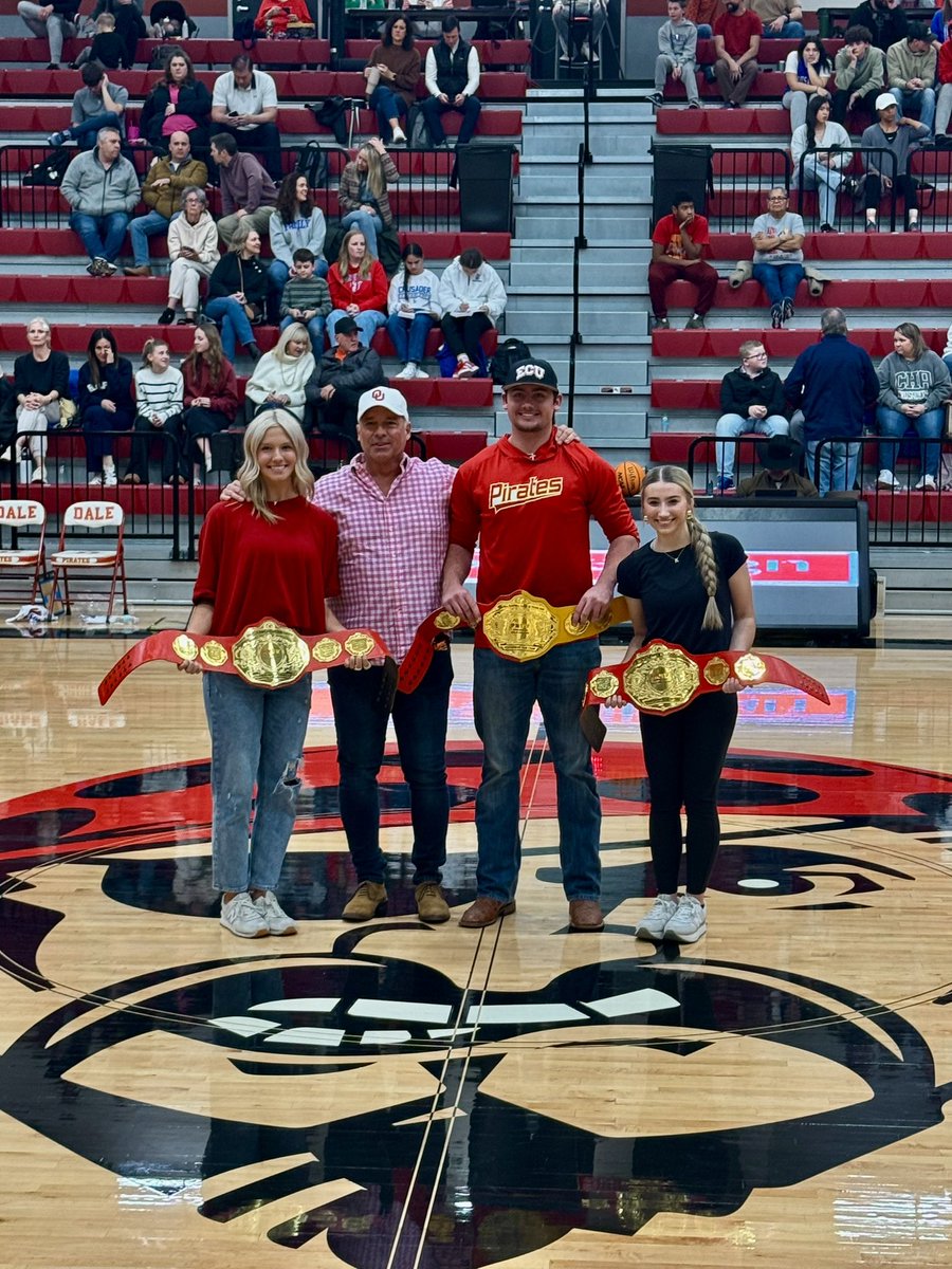 PrepNation_TV's tweet photo. #OKPrepScene: @PiratesDale Trumvirate
Win Prep Nation Awards. Gallery 1 of 5
@KinsleyHill11 Class 2A Young Gun
Pitcher of the Year
@KinleyPatten2027 Class 2A Glove
Defensive Player of the Year
@JackRooker76612 Class 2A Young
Gun Pitcher of the Year https://t.co/lK7m1ddEM0