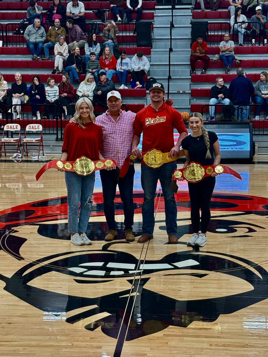 PrepNation_TV's tweet photo. #OKPrepScene: @PiratesDale Trumvirate
Win Prep Nation Awards. Gallery 1 of 5
@KinsleyHill11 Class 2A Young Gun
Pitcher of the Year
@KinleyPatten2027 Class 2A Glove
Defensive Player of the Year
@JackRooker76612 Class 2A Young
Gun Pitcher of the Year https://t.co/lK7m1ddEM0