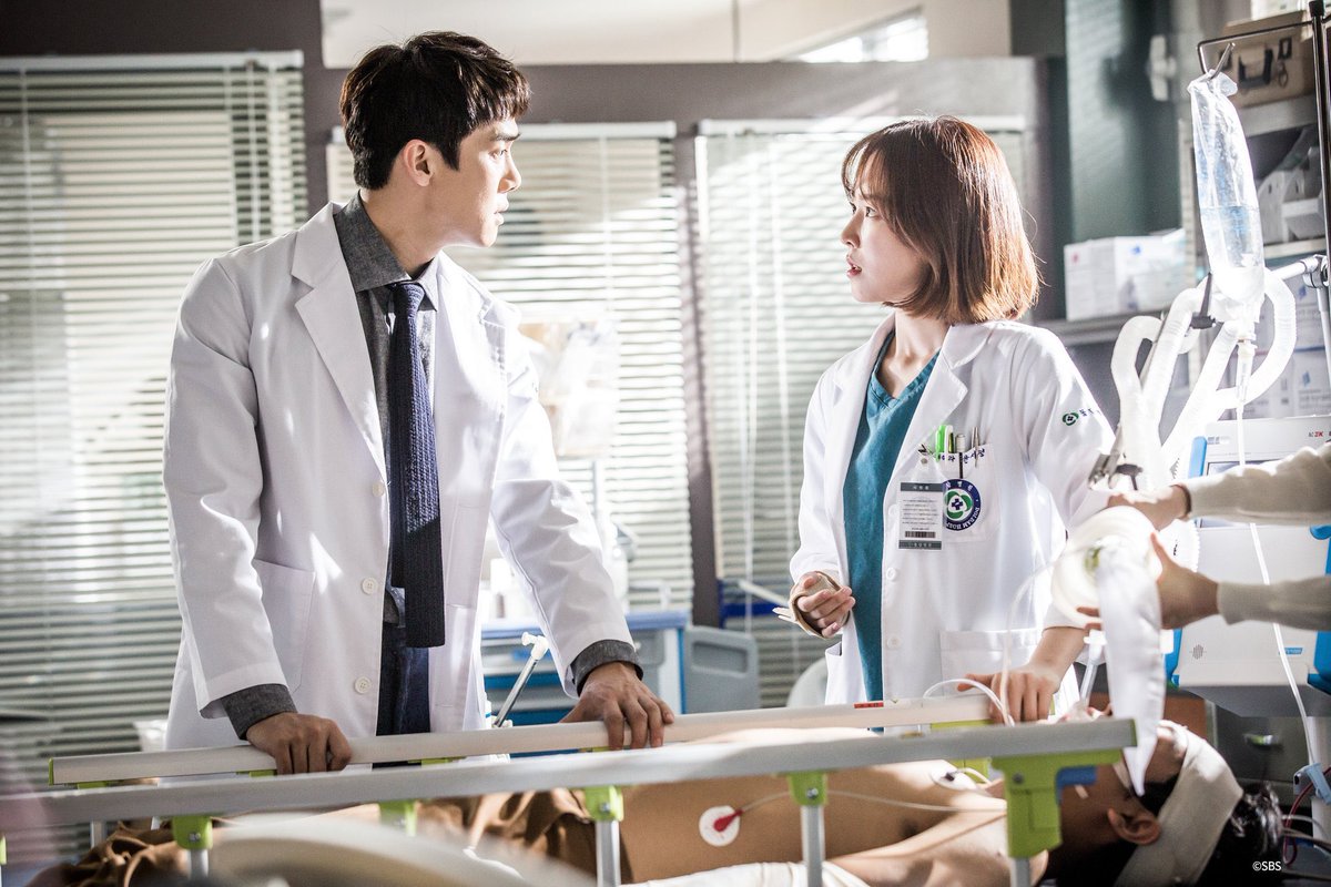 돌담첫모난돌 동주서정이 각각 소아외과 산부인과로 또 의사역할을 했었고,할거라는게 참 좋타………