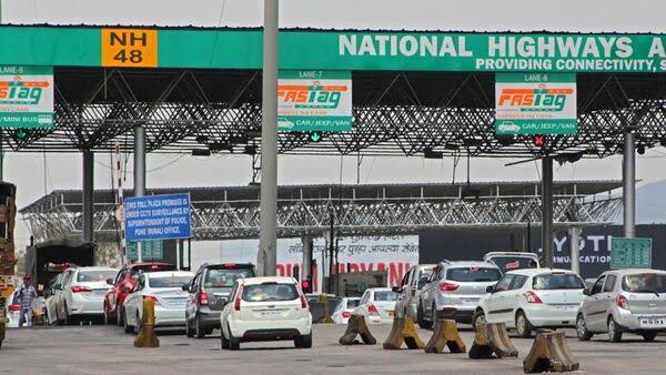 InfraTalksYT's tweet photo. 🚗💨 Govt plans ₹3,000 annual & ₹30,000 lifetime toll pass for private cars, allowing unlimited access to national highways! #TollPass #HighwayFreedom #IndiaInfra https://t.co/cXjX9FdIw4