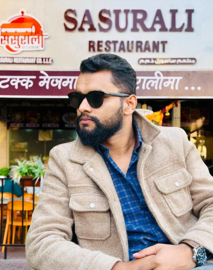 RONBupdates's tweet photo. Young inspiration: १५ हजार तलबबाट सर्भेयरको काम सुरु गरेका सिन्धुपाल्चोकका २९ वर्षीय सुकदेव नेपालले लकडाउनको समयमा चर्चित "ससुराली" नामको रेस्टुरेन्ट खोले अनि त्यो बेला स्थित सहज नहुदा पनि हार नमानी निरन्तर आफ्नो व्यवसायलाई अगाडि बढाईरहेका उनले राम्रो आम्दानी गर्दै अहिले ६० जनाभन्दा धेरैलाई रोजगार दिईरहेका छन । हाल उनको रेस्टुरेन्ट दुबईमा समेत सञ्चालनमा आईसकेको छ भने उनी अन्य देशमा पनि ससुराली खोल्ने तयारीमा लागिरहेका छन् । ❤️

Pic & Story. Suresh Timalsina