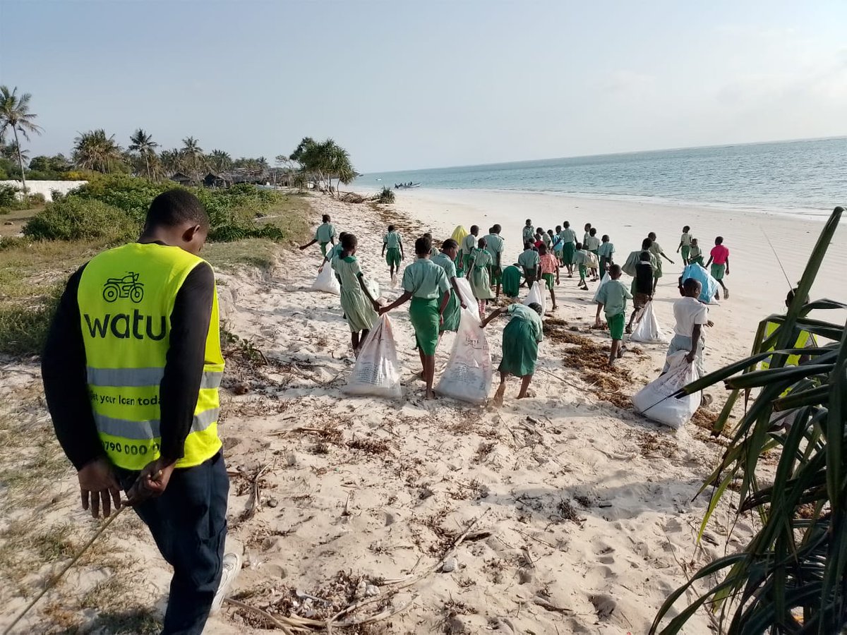 natr_natro's tweet photo. We had the opportunity of engaging a partner school environmental club in a litter retrieval exercise. #breakfreefromplastic #marinelitter #unplastify #childreninnature @brianom01520984 https://t.co/jEHf4DJngd