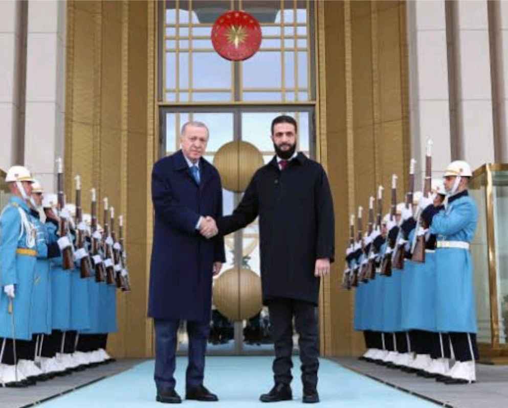 Dün yaktığı askerleri bugün karşısında hazır ola geçirdiler