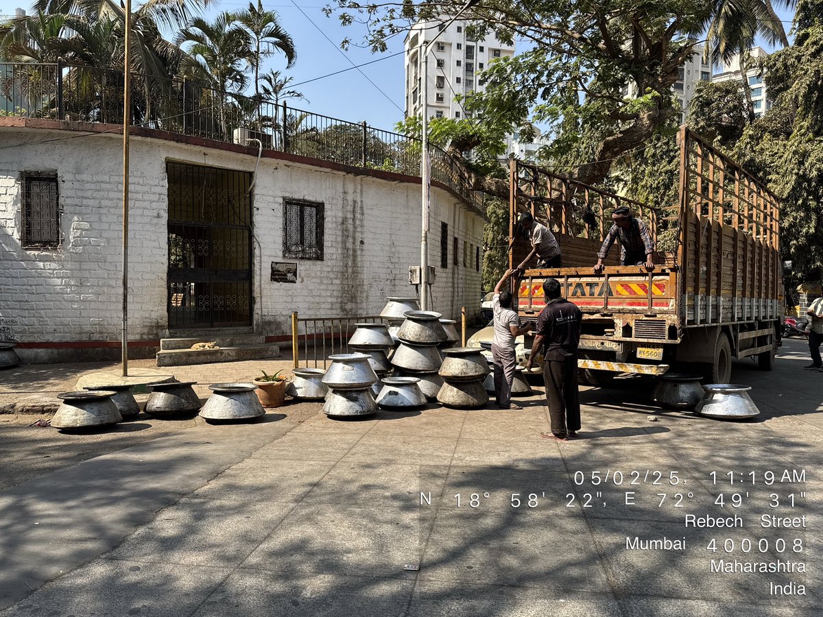 Loading of goods happening in the middle of the road, absolutely no vigilance from traffic depaetment. Agripada no parking and traffic violations are completely out of control. <a href="/MTPHereToHelp/">Mumbai Traffic Police</a> <a href="/RoadsOfMumbai/">Roads of Mumbai</a> <a href="/AgripadaPS/">आग्रीपाडा पोलीस ठाणे- Agripada PS Mumbai</a> <a href="/MumbaiPolice/">मुंबई पोलीस Mumbai Police</a> <a href="/CPMumbaiPolice/">Commissioner of Police, Greater Mumbai</a> <a href="/mybmcWardE/">WARD E BMC</a>