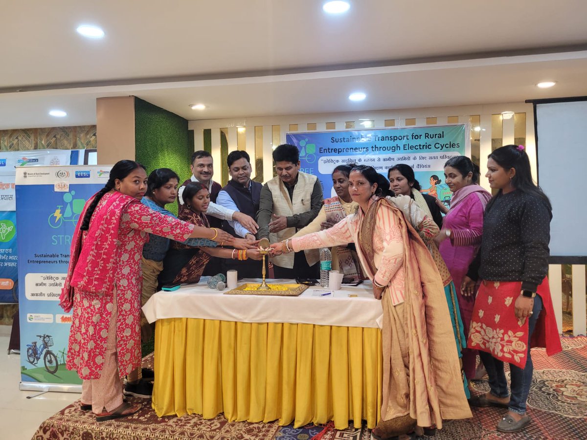 brlps_jeevika's tweet photo. Empowering Energy Champions!
STREE program kicks off with 4-day residential training, equipping champions with e-cycle expertise, business acumen & leadership skills.
@MoRD_GoI @BiharRDD @DAY_NRLM
#JEEVIKA #BiharRDD
#STREE #EnergyChampions #SustainableTransportation #Ecycles https://t.co/qLPkyYfSeL