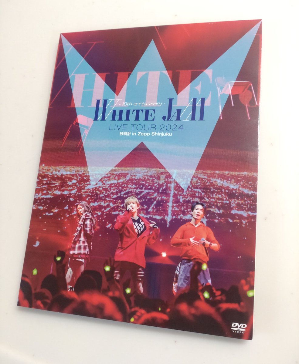 738_aaa's tweet photo. 届いたよ💿️
行けなかったLIVEを💿️で見てます

めっちゃ進化してるWHITEJAM😳
でも相変わらずMC面白いし、何よりバラードが本当に沁みるね🥲

LIVEに中々行けなくなっちゃったけど歌は聞き続けるよ😌
9/20はメモしてる🤫

にっちゃん好き🩷

#WHITEJAM   @WJF_SHIROSE @WJF_GASHIMA @WJF_NIKKI https://t.co/m2o8k64k1U