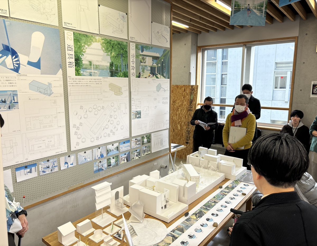 toyo_arch's tweet photo. 本日は修士設計の学内講評会です。
意匠・計画系研究室に所属する19名の学生による研究の成果が、模型・プレゼンボードとして並びます。 https://t.co/5hoGqdDKGg
