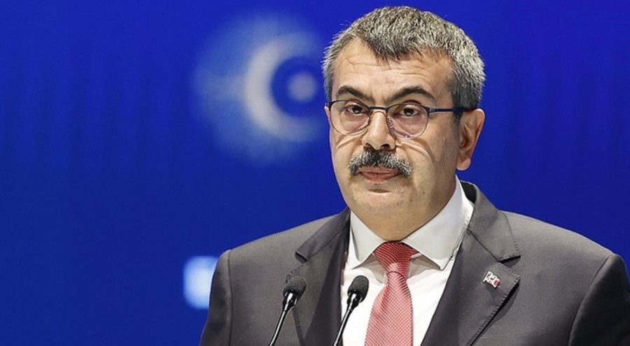 Milli Eğitim Bakanı Yusuf Tekin:

"Kul hakkı yemeden, adil bir biçimde sınavlarımızı, mülakatlarımızı yaptık. Zerre miktarda torpil, adam kayırma yok."