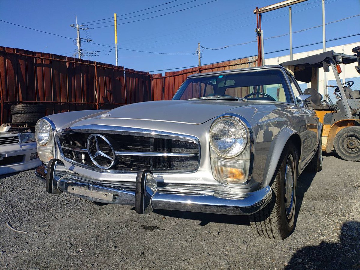 UPCltdJapan's tweet photo. Two BENZ280SL
Recently exported.
It was a nice car. https://t.co/I4NadGfFmi